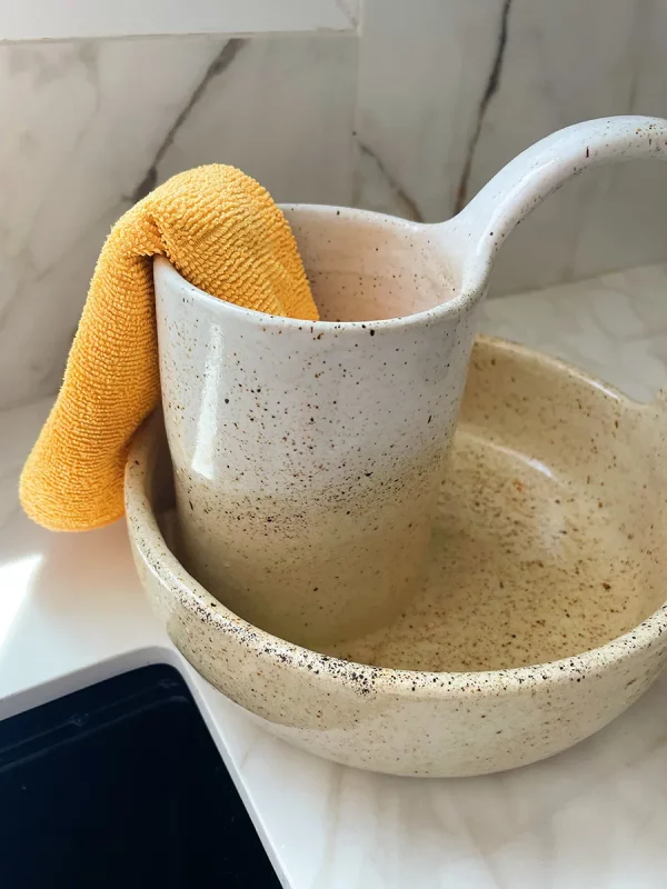 Set de limpieza para cocina que incluye plato, envase para esponja y jabonera